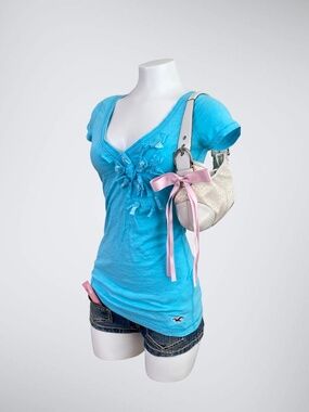 Vintage 2000s Hollister Bright Blue V-Neck T-Shirt w/ Fabric Rosette